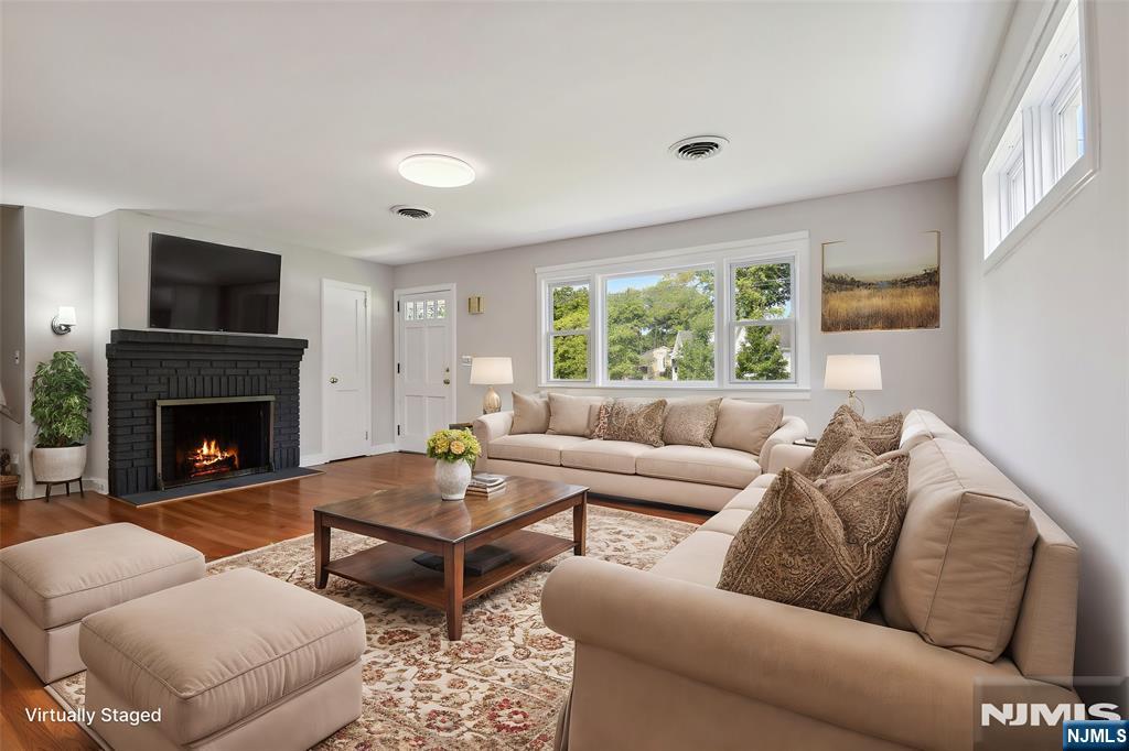 990 Washington Avenue - Photo 2