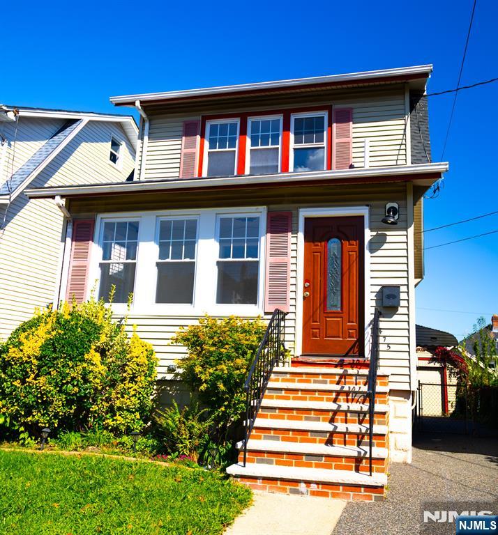 475 Nelson Avenue - Photo 1