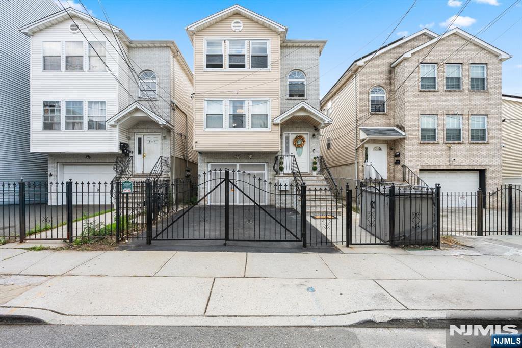725 19th Street - Photo 1