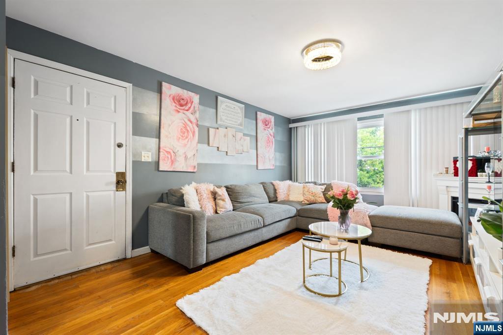 725 19th Street - Photo 2