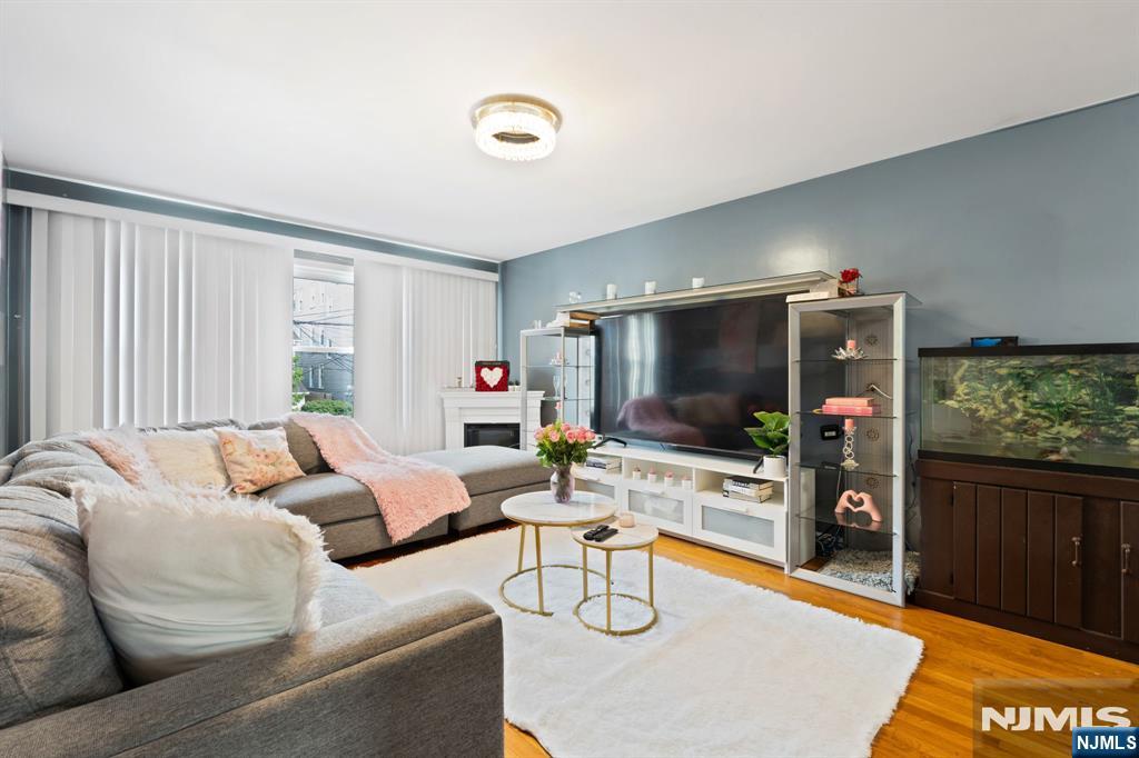 725 19th Street - Photo 3