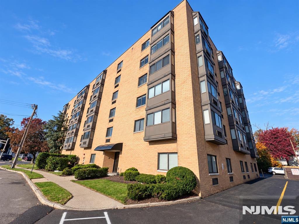 5 Linden Street 4I - Photo 1