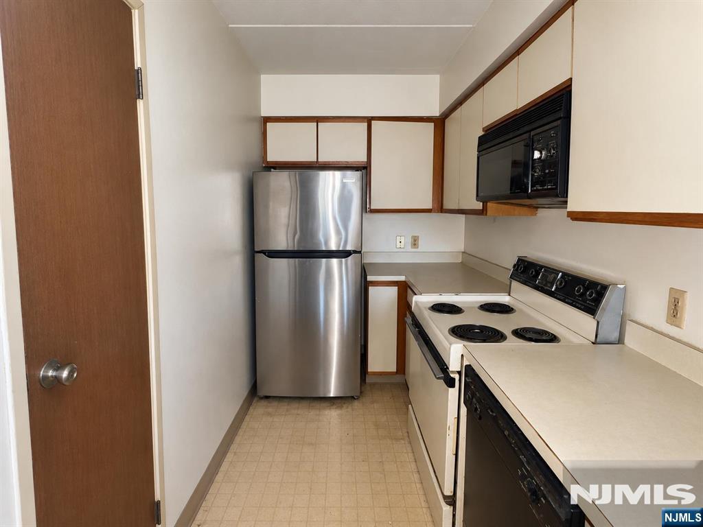 5 Linden Street 4I - Photo 4
