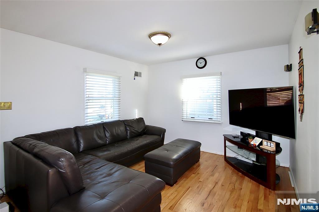 32-06 Norwood Drive - Photo 4