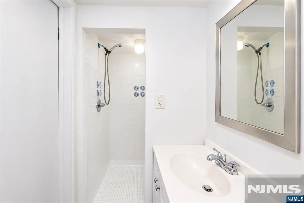 305 Eastern Parkway - Photo 2
